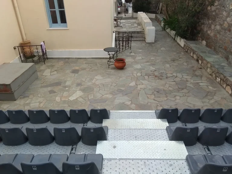 Θερινό θέατρο στην αυλή του Πολιτιστικού Κέντρου