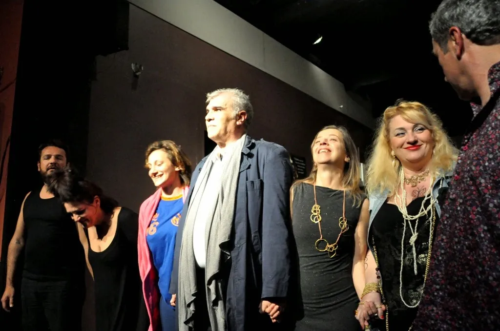 Η κλήση σας προωθείται – φωτογραφία 37